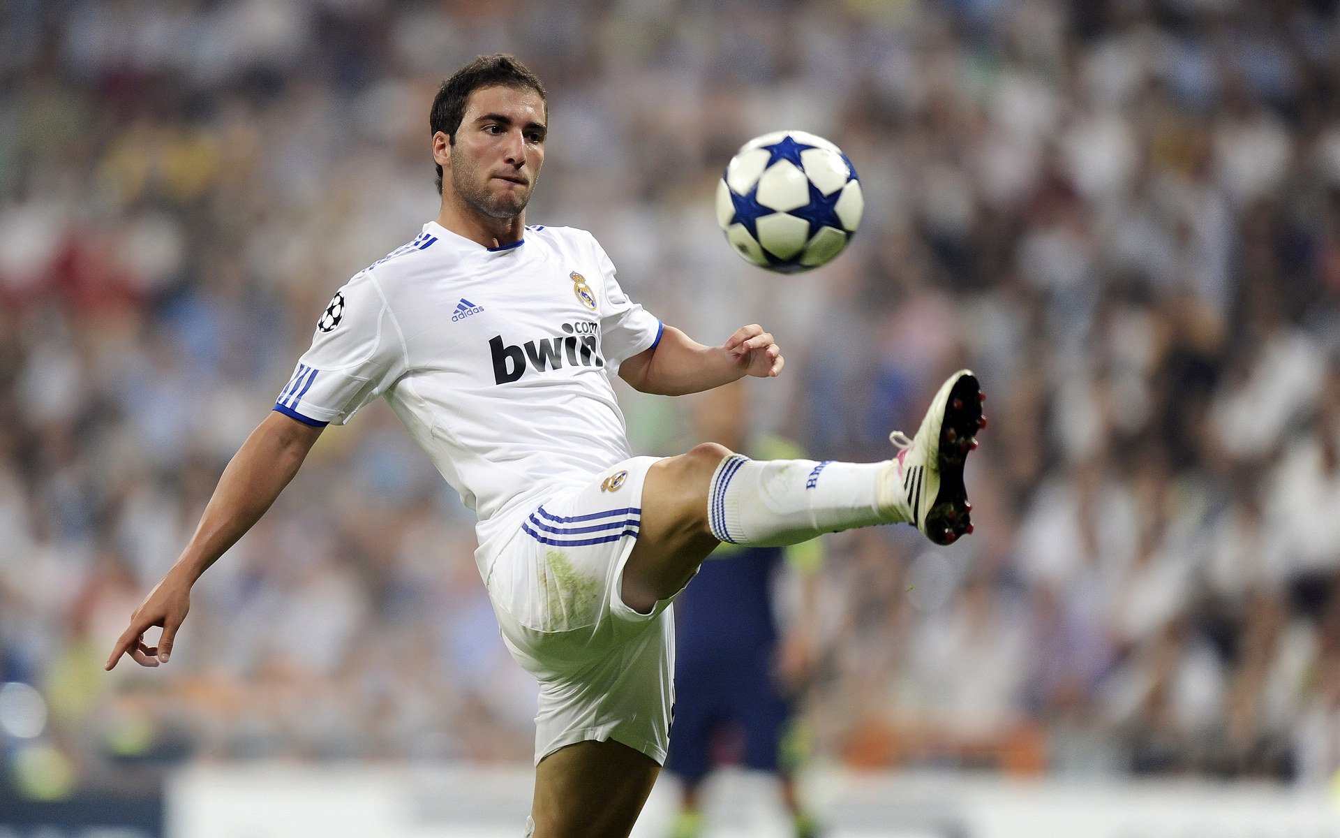 乐鱼体育官网下载-火箭4换1豪赌乔丹·普尔的交易传闻，火箭队老普